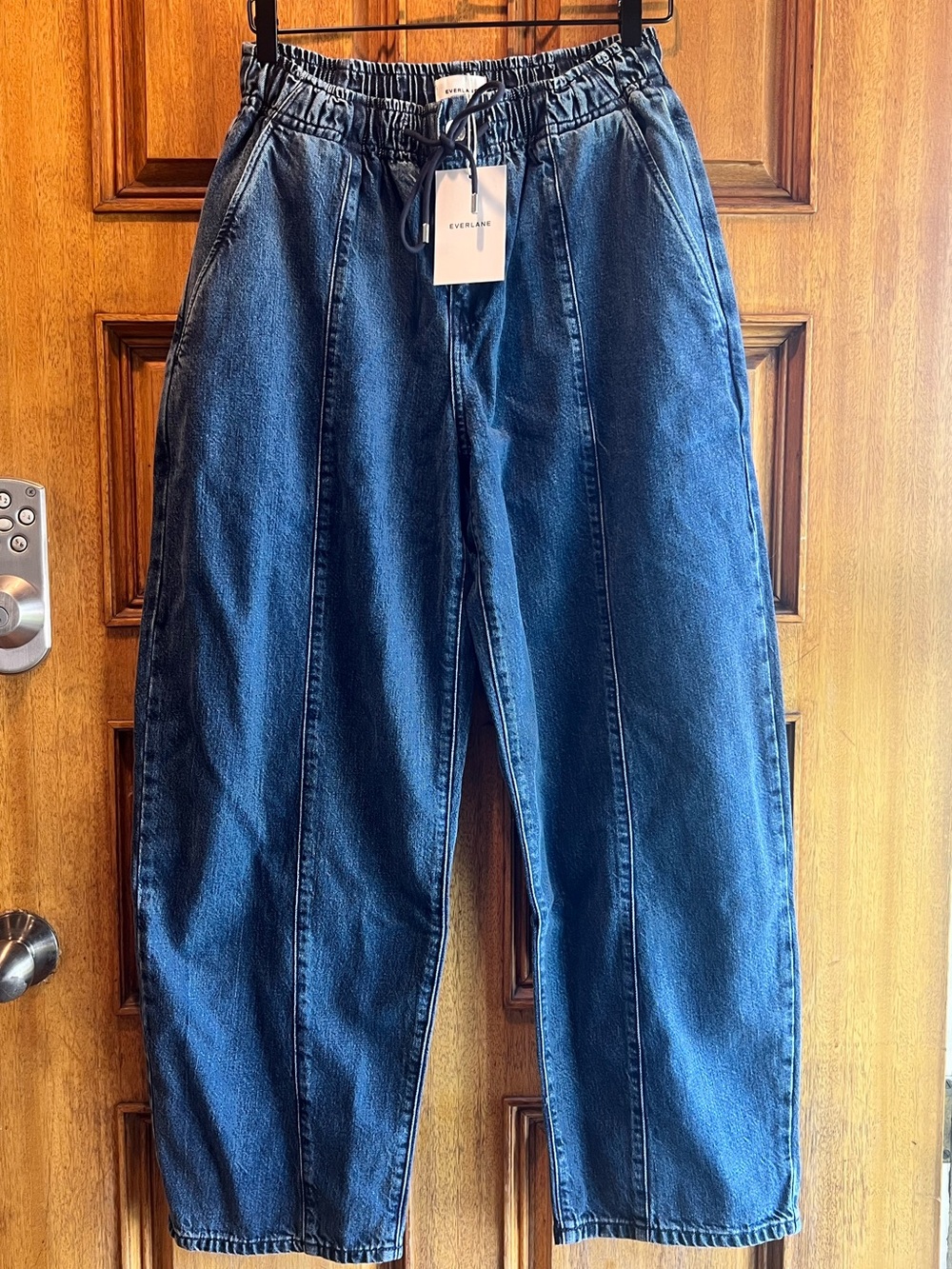 Wide-Leg Drawstring Jeans - Picture 5 of 8